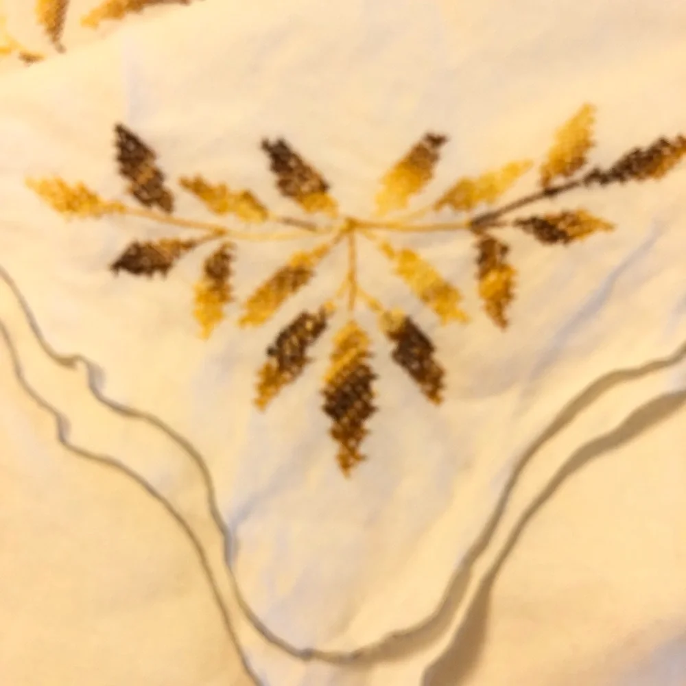 VINTAGE APPROX 82 x 64  EMBROIDERED WHEAT PATTERN LINEN TABLECLOTH